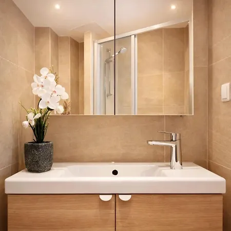 Gare D' Austerlitz - Premium For 5 With Easy Access * París